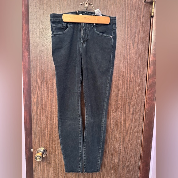 GOOD AMERICAN GOOD LEGS CROP DARK WASH JEANS SIZE 4 25.5” INSEAM - Picture 1 of 3